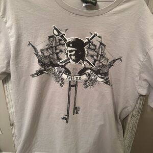 2005‎ Disney Mighty Fine Pirates Dead Men Tell No Tales Skull Graphic Tee XL